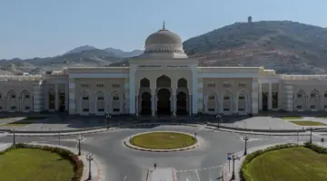 جامعة خورفكان تفتح باب القبول للعام الدراسي 2026-2027